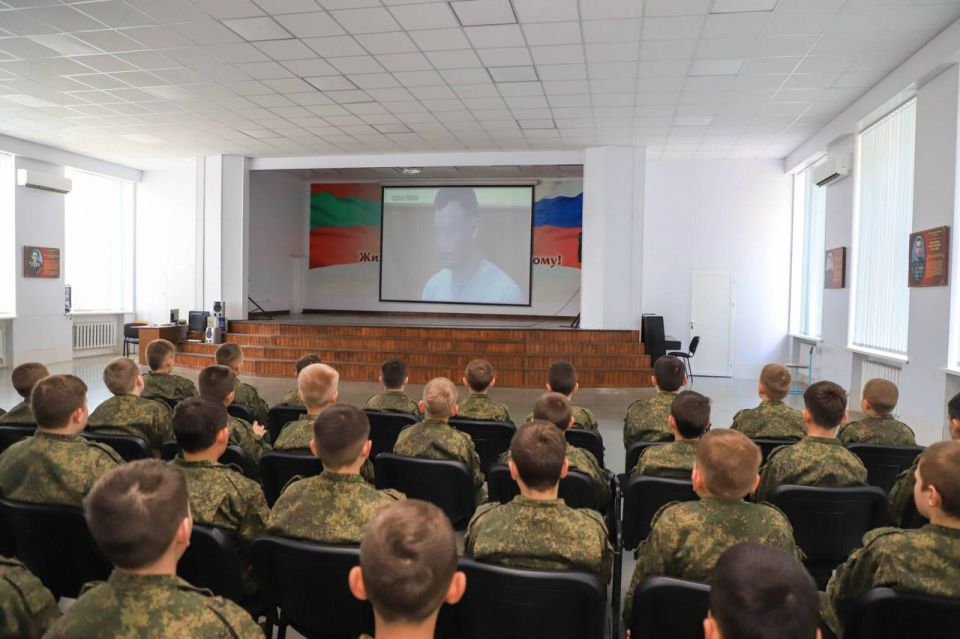 В СУВОРОВСКОМ УЧИЛИЩЕ ПРОДОЛЖАЮТСЯ ПРОФИЛАКТИЧЕСКИЕ ЛЕКЦИИ В СУВОРОВСКОМ УЧИЛИЩЕ ПРОДОЛЖАЮТСЯ ПРОФИЛАКТИЧЕСКИЕ ЛЕКЦИИ