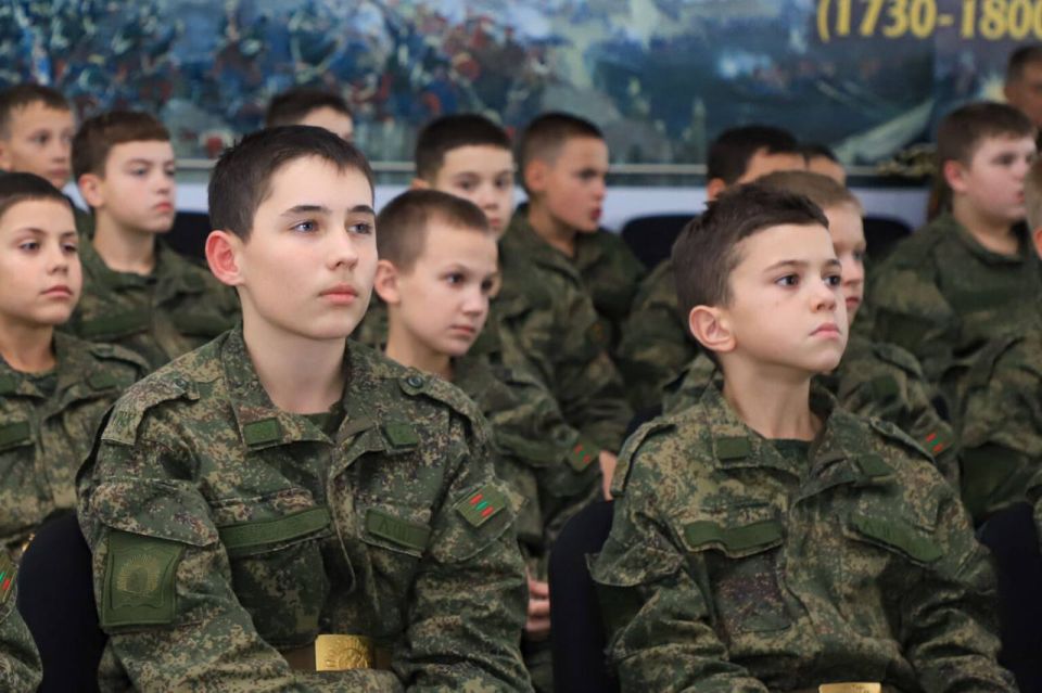 В СУВОРОВСКОМ УЧИЛИЩЕ ПРОДОЛЖАЮТСЯ ПРОФИЛАКТИЧЕСКИЕ ЛЕКЦИИ В СУВОРОВСКОМ УЧИЛИЩЕ ПРОДОЛЖАЮТСЯ ПРОФИЛАКТИЧЕСКИЕ ЛЕКЦИИ