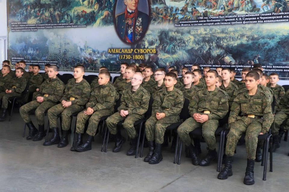 В СУВОРОВСКОМ УЧИЛИЩЕ ПРОДОЛЖАЮТСЯ ПРОФИЛАКТИЧЕСКИЕ ЛЕКЦИИ В СУВОРОВСКОМ УЧИЛИЩЕ ПРОДОЛЖАЮТСЯ ПРОФИЛАКТИЧЕСКИЕ ЛЕКЦИИ