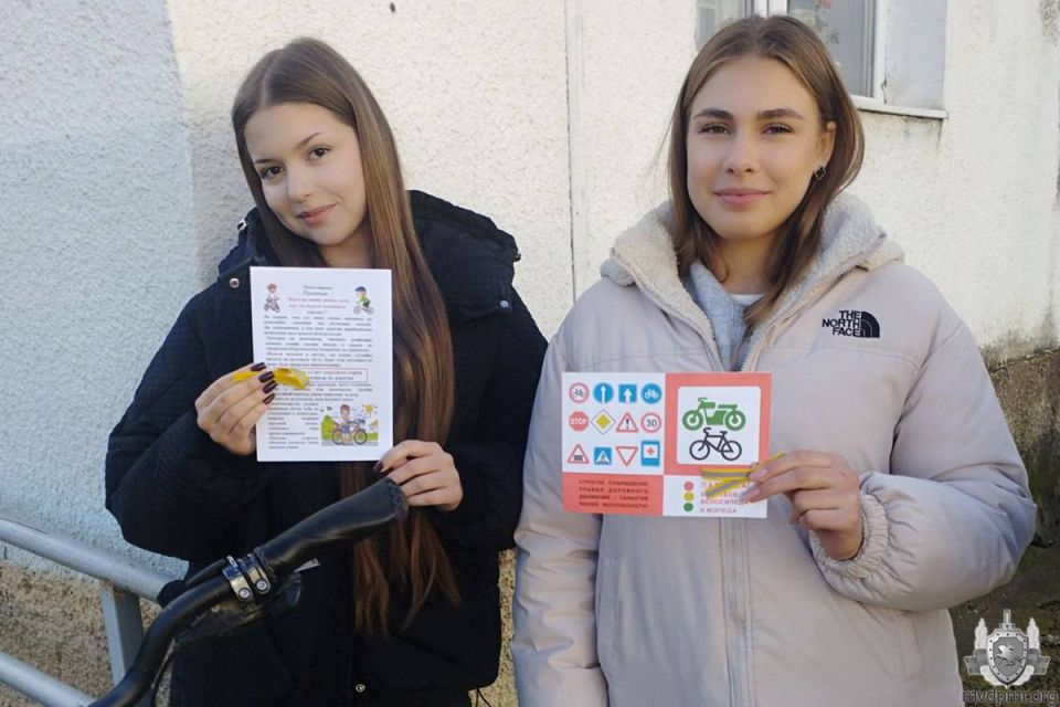 Юным пешеходам и велосипедистам о ПДД Юным пешеходам и велосипедистам о ПДД