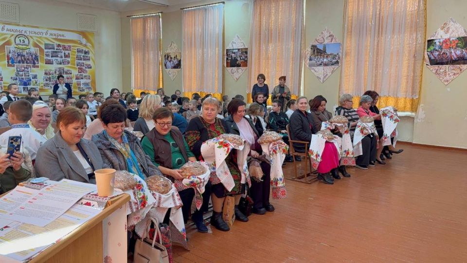 В Бендерской школе №15 открылся Музей культуры и быта приднестровского народа В Бендерской школе №15 открылся Музей культуры и быта приднестровского народа