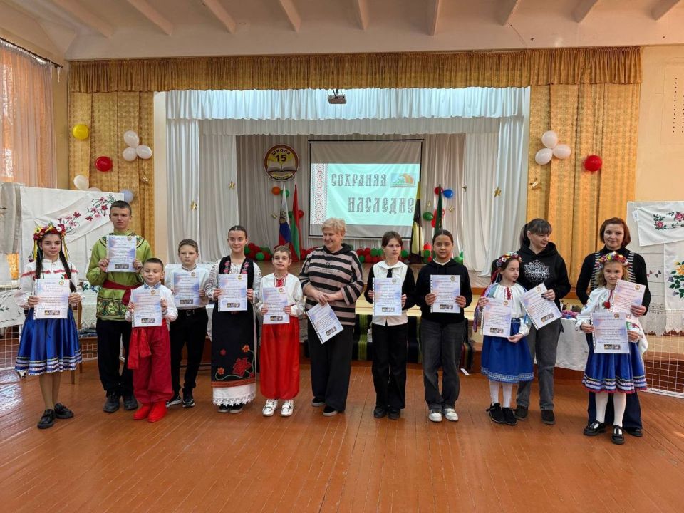 В Бендерской школе №15 открылся Музей культуры и быта приднестровского народа В Бендерской школе №15 открылся Музей культуры и быта приднестровского народа