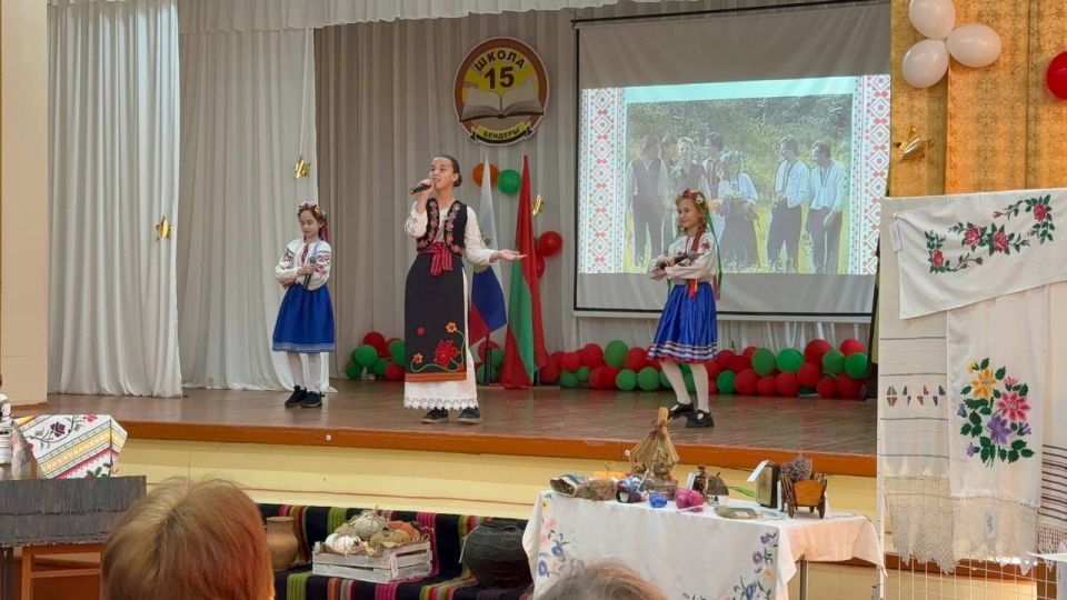 В Бендерской школе №15 открылся Музей культуры и быта приднестровского народа В Бендерской школе №15 открылся Музей культуры и быта приднестровского народа