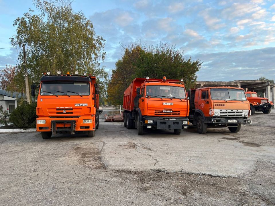 В Рыбнице к зиме заготовили 4 тысячи тонн песка и 100 тонн соли — из этого будут готовить песчано-солевую смесь для обработки дорог В Рыбнице к зиме заготовили 4 тысячи тонн песка и 100 тонн соли — из этого будут готовить песчано-солевую смесь для обработки дорог