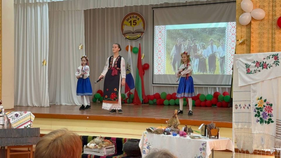В Бендерской школе №15 открылся Музей культуры и быта приднестровского народа
