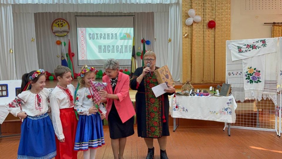 В Бендерской школе №15 открылся Музей культуры и быта приднестровского народа В Бендерской школе №15 открылся Музей культуры и быта приднестровского народа