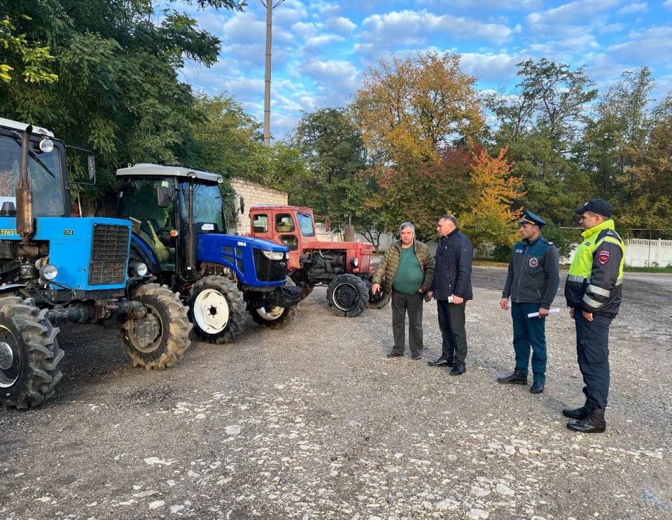 Глава города проверил готовность дорожно-коммунальных служб к зимнему периоду Глава города проверил готовность дорожно-коммунальных служб к зимнему периоду