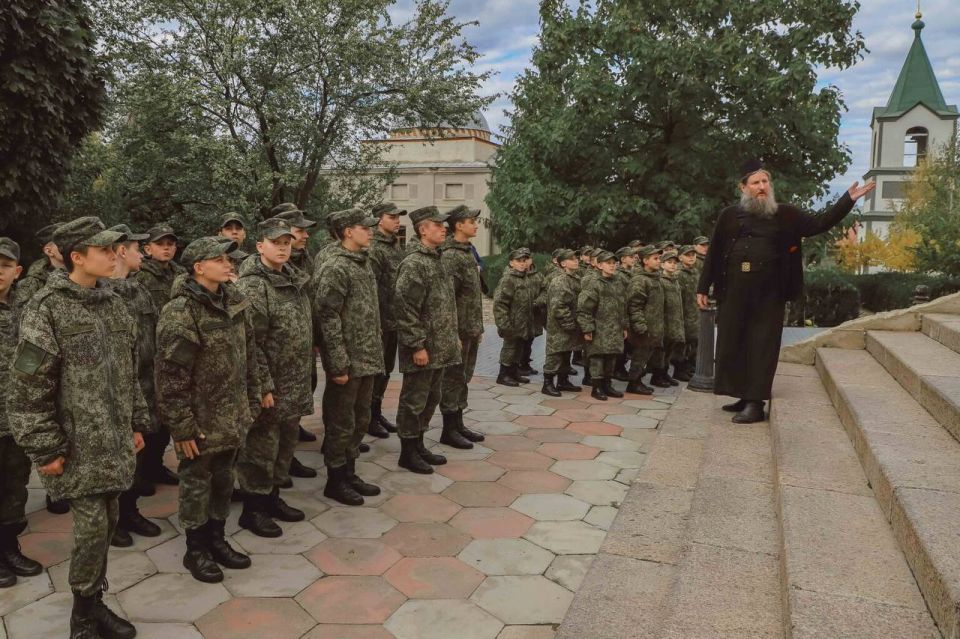 СУВОРОВЦЫ С ЭКСКУРСИЕЙ ПОСЕТИЛИ КИЦКАНСКИЙ МОНАСТЫРЬ СУВОРОВЦЫ С ЭКСКУРСИЕЙ ПОСЕТИЛИ КИЦКАНСКИЙ МОНАСТЫРЬ