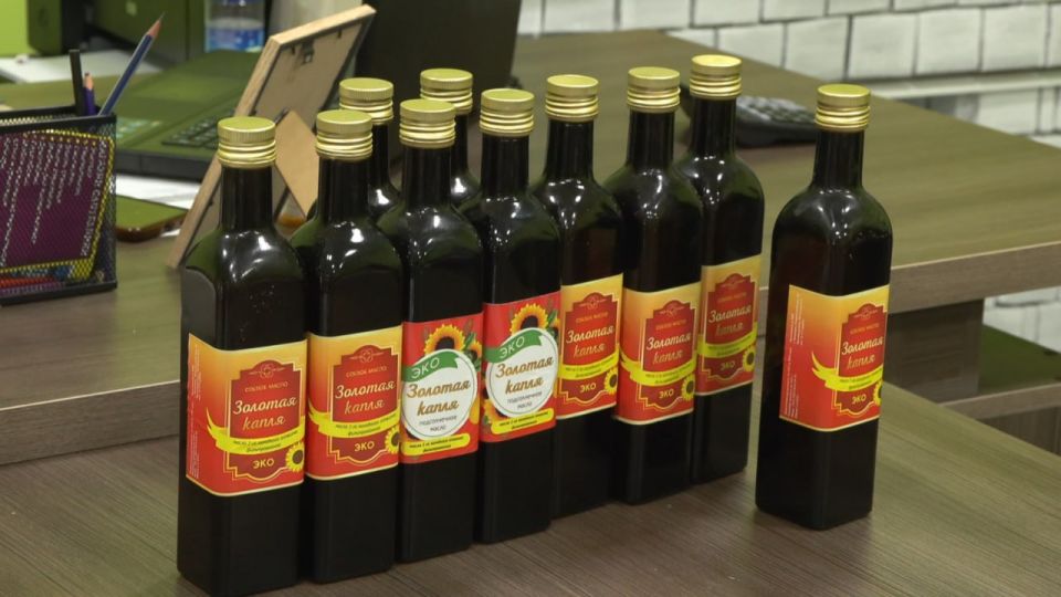 Комиссия республиканского конкурса «Приднестровское качество» сегодня посетила бендерское предприятие по производству подсолнечного масла «Золотая капля» Комиссия республиканского конкурса «Приднестровское качество» сегодня посетила бендерское предприятие по производству подсолнечного масла «Золотая капля»