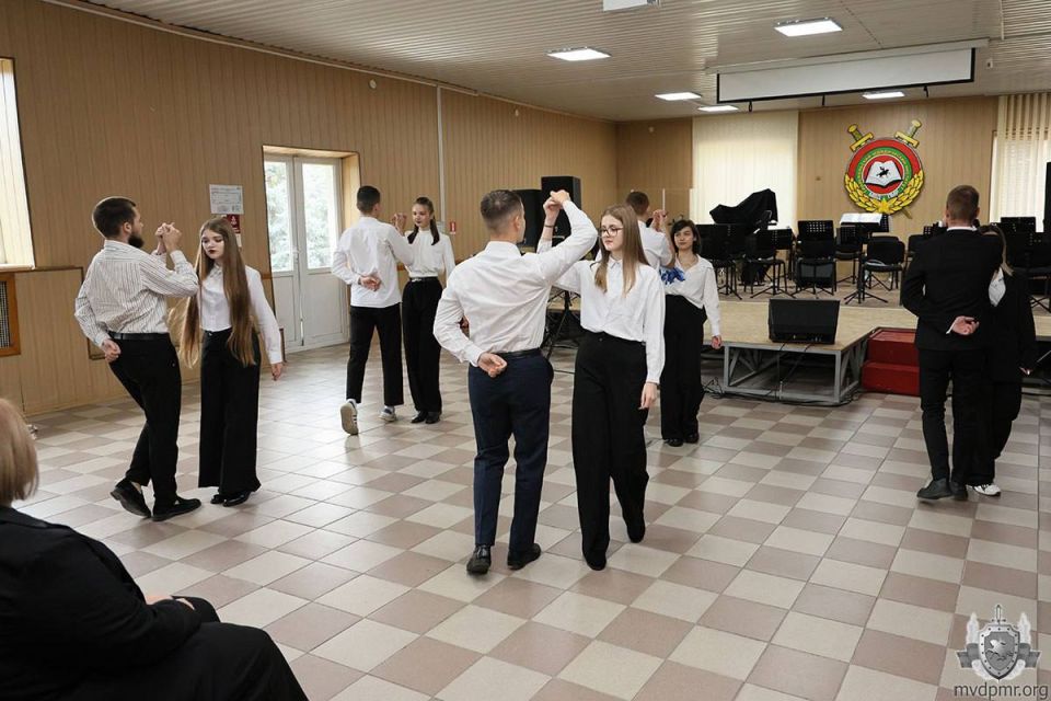 Твёрдой поступью в студенческую жизнь Твёрдой поступью в студенческую жизнь