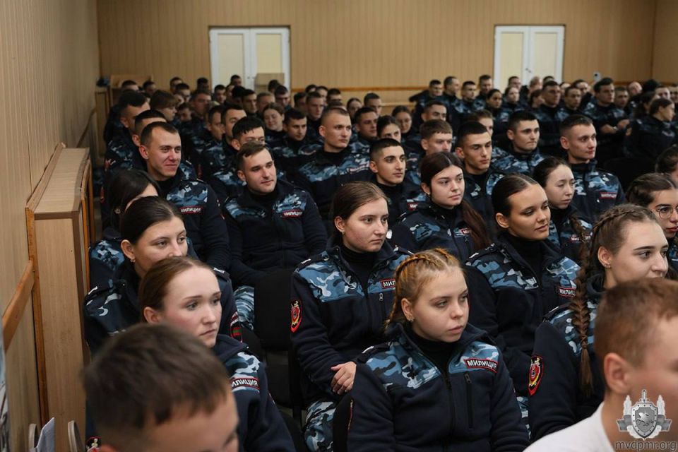 Твёрдой поступью в студенческую жизнь Твёрдой поступью в студенческую жизнь