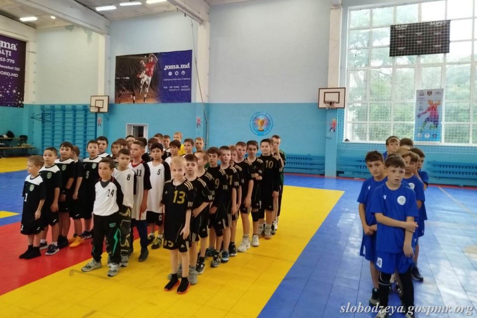 В период с 09 по 12 октября в Бельцах состоялся первый тур Чемпионата РМ по гандболу среди команд юношей 2014-2015 г.р В период с 09 по 12 октября в Бельцах состоялся первый тур Чемпионата РМ по гандболу среди команд юношей 2014-2015 г.р