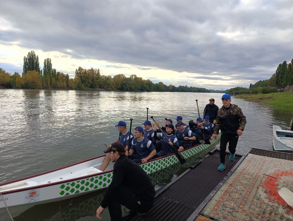 А между тем на Днестре идут предварительные заезды на лучшее время А между тем на Днестре идут предварительные заезды на лучшее время