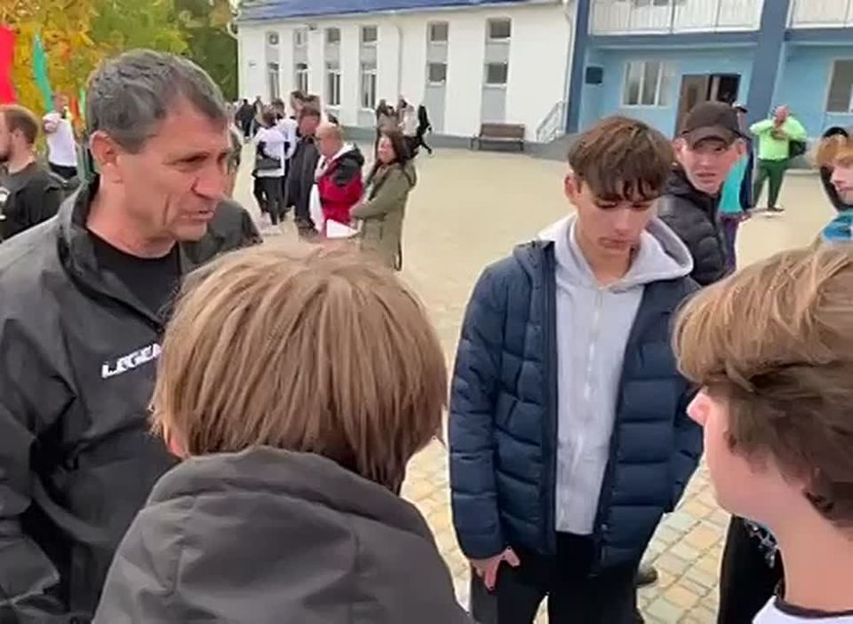 Лодка «Победа» со школьниками перевернулась перед стартом, вероятно, из-за течения и лёгкого веса экипажа