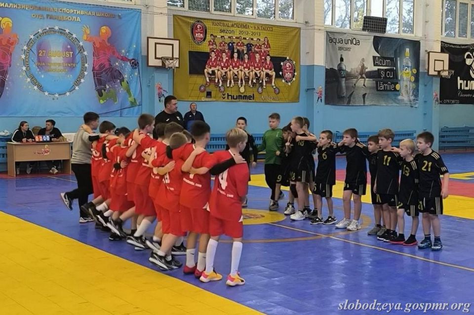 В период с 09 по 12 октября в Бельцах состоялся первый тур Чемпионата РМ по гандболу среди команд юношей 2014-2015 г.р В период с 09 по 12 октября в Бельцах состоялся первый тур Чемпионата РМ по гандболу среди команд юношей 2014-2015 г.р