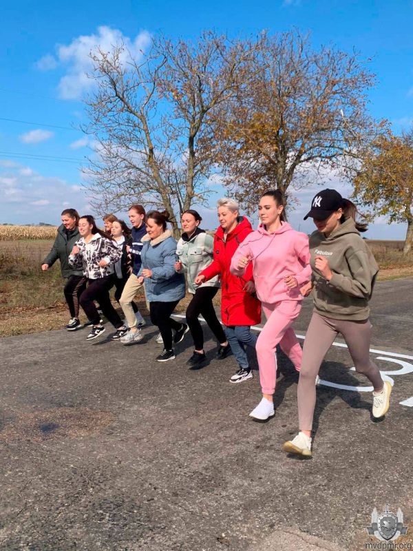 Бегом к победе!. Сотрудники Дубоссарского, Григориопольского и Слободзейского РОВД 17 октября сменили ботинки на кроссовки, форменную одежду на спортивный костюм и приняли участие в традиционном осеннем легкоатлетическом... Бегом к победе!. Сотрудники Дубоссарского, Григориопольского и Слободзейского РОВД 17 октября сменили ботинки на кроссовки, форменную одежду на спортивный костюм и приняли участие в традиционном осеннем легкоатлетическом...