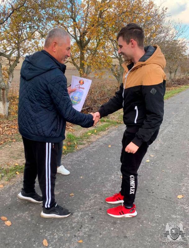 Бегом к победе!. Сотрудники Дубоссарского, Григориопольского и Слободзейского РОВД 17 октября сменили ботинки на кроссовки, форменную одежду на спортивный костюм и приняли участие в традиционном осеннем легкоатлетическом... Бегом к победе!. Сотрудники Дубоссарского, Григориопольского и Слободзейского РОВД 17 октября сменили ботинки на кроссовки, форменную одежду на спортивный костюм и приняли участие в традиционном осеннем легкоатлетическом...