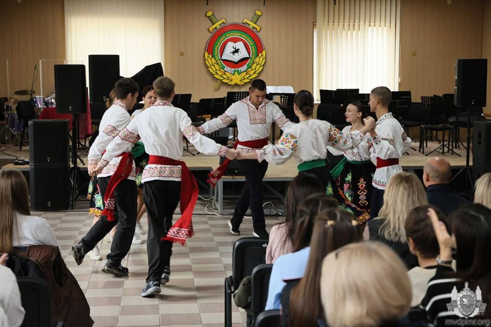 Твёрдой поступью в студенческую жизнь Твёрдой поступью в студенческую жизнь