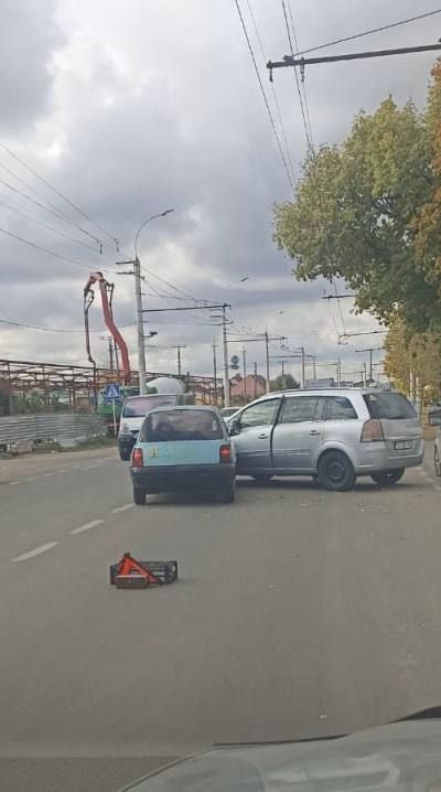 Две легковушки столкнулись в Парканах