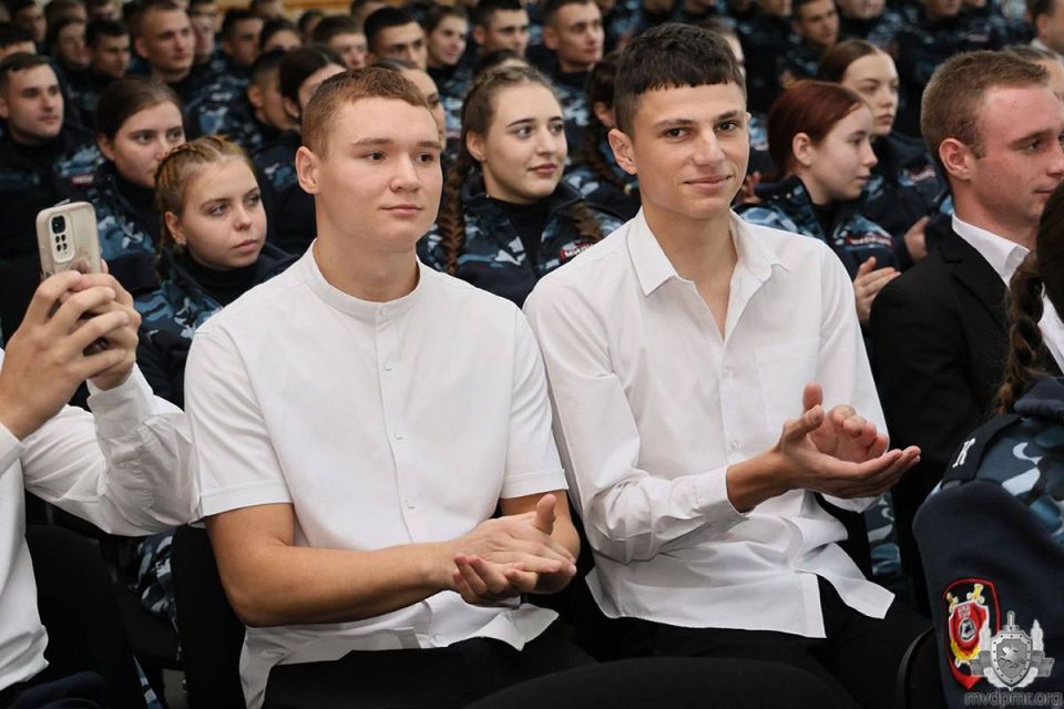 Твёрдой поступью в студенческую жизнь Твёрдой поступью в студенческую жизнь