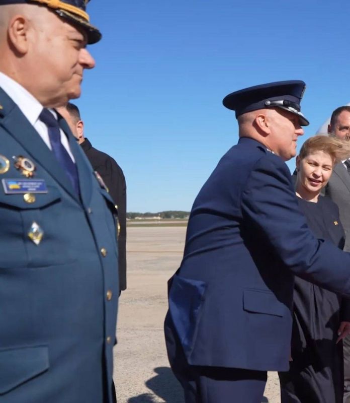 В аеропорту США Зеленского встретил Ермак В аеропорту США Зеленского встретил Ермак