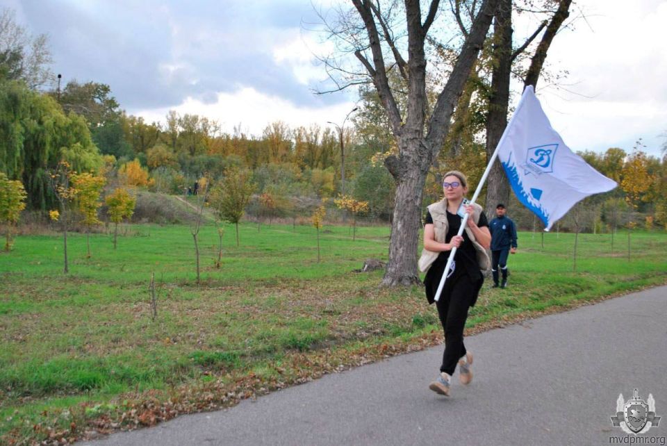Бегом к победе!. Сотрудники Дубоссарского, Григориопольского и Слободзейского РОВД 17 октября сменили ботинки на кроссовки, форменную одежду на спортивный костюм и приняли участие в традиционном осеннем легкоатлетическом... Бегом к победе!. Сотрудники Дубоссарского, Григориопольского и Слободзейского РОВД 17 октября сменили ботинки на кроссовки, форменную одежду на спортивный костюм и приняли участие в традиционном осеннем легкоатлетическом...