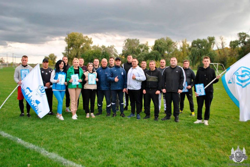 Бегом к победе!. Сотрудники Дубоссарского, Григориопольского и Слободзейского РОВД 17 октября сменили ботинки на кроссовки, форменную одежду на спортивный костюм и приняли участие в традиционном осеннем легкоатлетическом... Бегом к победе!. Сотрудники Дубоссарского, Григориопольского и Слободзейского РОВД 17 октября сменили ботинки на кроссовки, форменную одежду на спортивный костюм и приняли участие в традиционном осеннем легкоатлетическом...