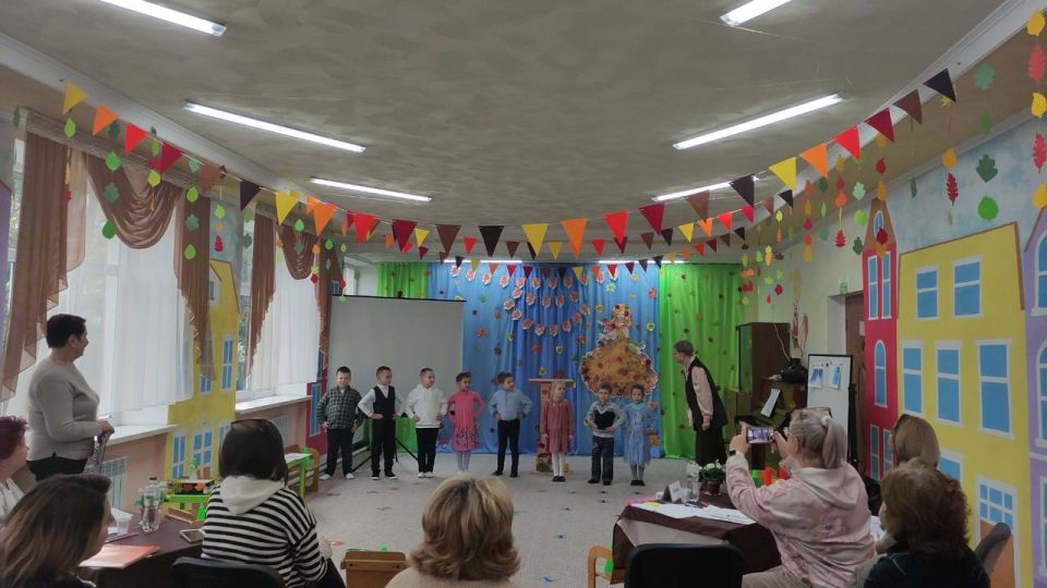 Сегодня на базе «Бендерского детского сада №11» прошло городское методическое объединение для специалистов художественно-эстетического развития на тему: «Использование игровых технологий в музыкальном воспитании и развитии... Сегодня на базе «Бендерского детского сада №11» прошло городское методическое объединение для специалистов художественно-эстетического развития на тему: «Использование игровых технологий в музыкальном воспитании и развитии...