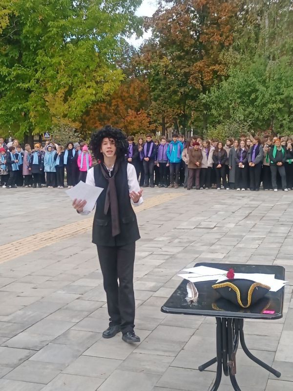 Бендерскому теоретическому лицею им. Л. С. Берга — 35 лет! Бендерскому теоретическому лицею им. Л. С. Берга — 35 лет!