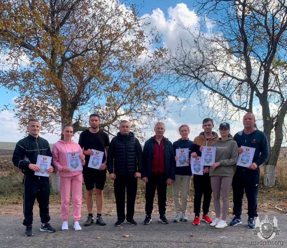 Бегом к победе!. Сотрудники Дубоссарского, Григориопольского и Слободзейского РОВД 17 октября сменили ботинки на кроссовки, форменную одежду на спортивный костюм и приняли участие в традиционном осеннем легкоатлетическом... Бегом к победе!. Сотрудники Дубоссарского, Григориопольского и Слободзейского РОВД 17 октября сменили ботинки на кроссовки, форменную одежду на спортивный костюм и приняли участие в традиционном осеннем легкоатлетическом...