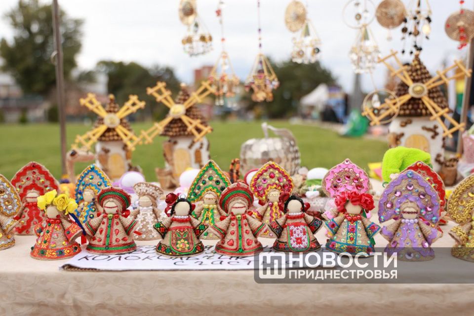 Счастливые лица, детский смех, много танцев и творчества — так приднестровцы и гости столицы отметили день рождения Тирасполя Счастливые лица, детский смех, много танцев и творчества — так приднестровцы и гости столицы отметили день рождения Тирасполя