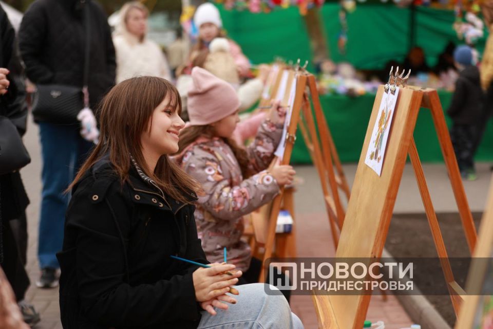 Счастливые лица, детский смех, много танцев и творчества — так приднестровцы и гости столицы отметили день рождения Тирасполя Счастливые лица, детский смех, много танцев и творчества — так приднестровцы и гости столицы отметили день рождения Тирасполя