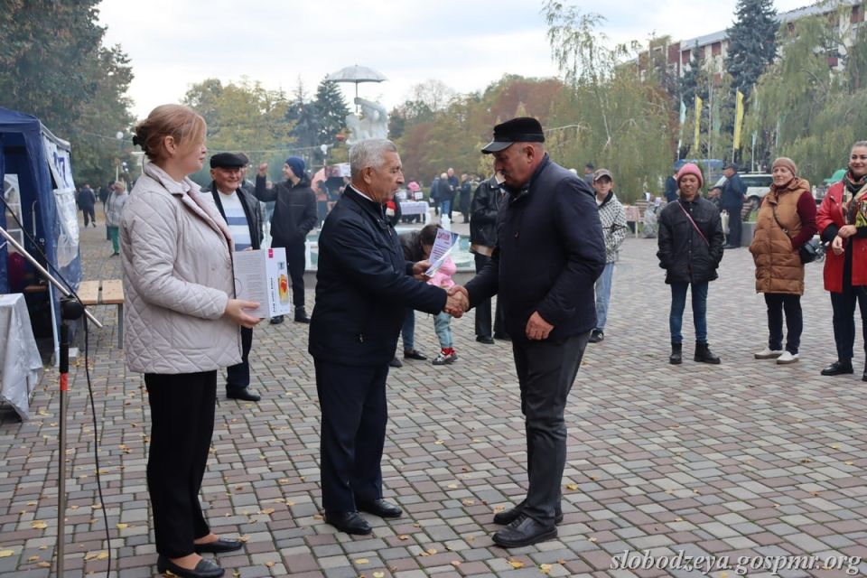 На фестивале вина и винограда в Слободзее определили лучших виноделов района На фестивале вина и винограда в Слободзее определили лучших виноделов района