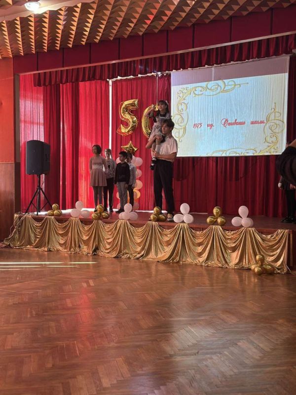 17 октября в столичной школе №10 состоялось торжественное мероприятие, посвящённое 50-летнему юбилею учебного заведения