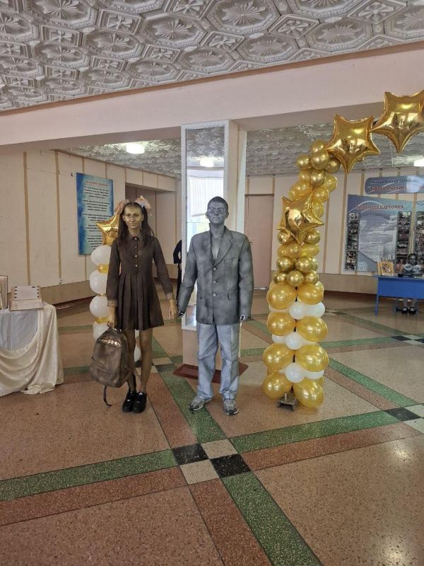 17 октября в столичной школе №10 состоялось торжественное мероприятие, посвящённое 50-летнему юбилею учебного заведения 17 октября в столичной школе №10 состоялось торжественное мероприятие, посвящённое 50-летнему юбилею учебного заведения