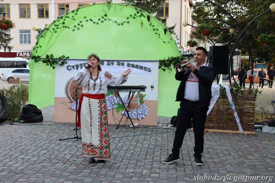 На фестивале вина и винограда в Слободзее определили лучших виноделов района На фестивале вина и винограда в Слободзее определили лучших виноделов района