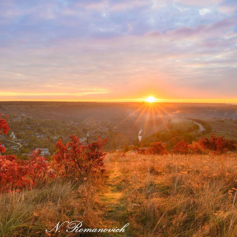 Осенний рассвет на фотографиях приднестровского биолога Николая Романовича Осенний рассвет на фотографиях приднестровского биолога Николая Романовича
