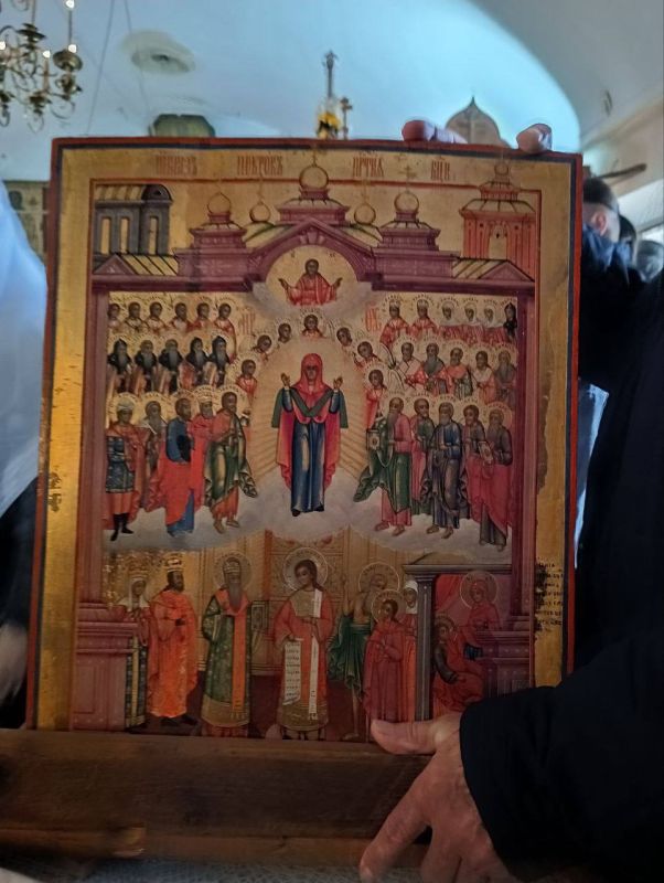 Готовится Крестный ход с престольной иконой