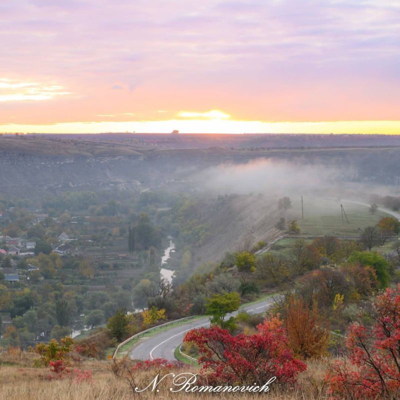Осенний рассвет на фотографиях приднестровского биолога Николая Романовича Осенний рассвет на фотографиях приднестровского биолога Николая Романовича