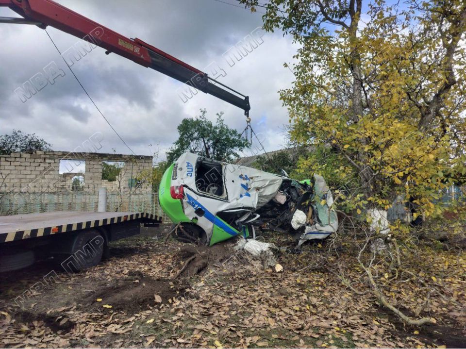 Сегодня утром в селе Карагаш разбилась машина ДПС Сегодня утром в селе Карагаш разбилась машина ДПС