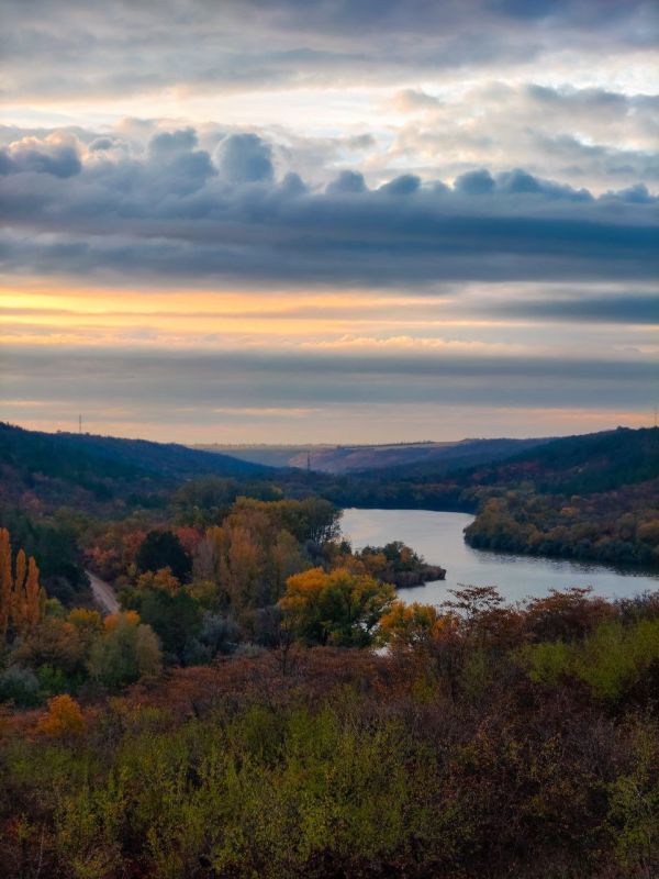 Осенние Ягорлык, Гояны и Подойма – в объективе нашего оператора Виталия Калерина Осенние Ягорлык, Гояны и Подойма – в объективе нашего оператора Виталия Калерина