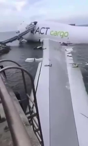    Boeing 747      -     