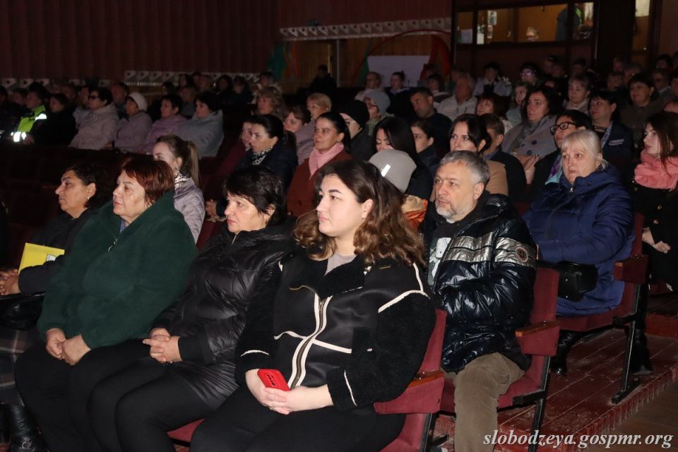 Открытый урок истории «Приднестровский народ: идентичность сквозь века» на примере Слободзейского района стал содержательным разговором о прошлом и настоящем нашего края Открытый урок истории «Приднестровский народ: идентичность сквозь века» на примере Слободзейского района стал содержательным разговором о прошлом и настоящем нашего края