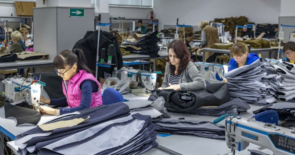 Не один год в Тирасполе работает швейное производство «Видикон»: высококачественные современные методы пошива на заказ рабочей и спецодежды, реализация тканей и фурнитуры Не один год в Тирасполе работает швейное производство «Видикон»: высококачественные современные методы пошива на заказ рабочей и спецодежды, реализация тканей и фурнитуры