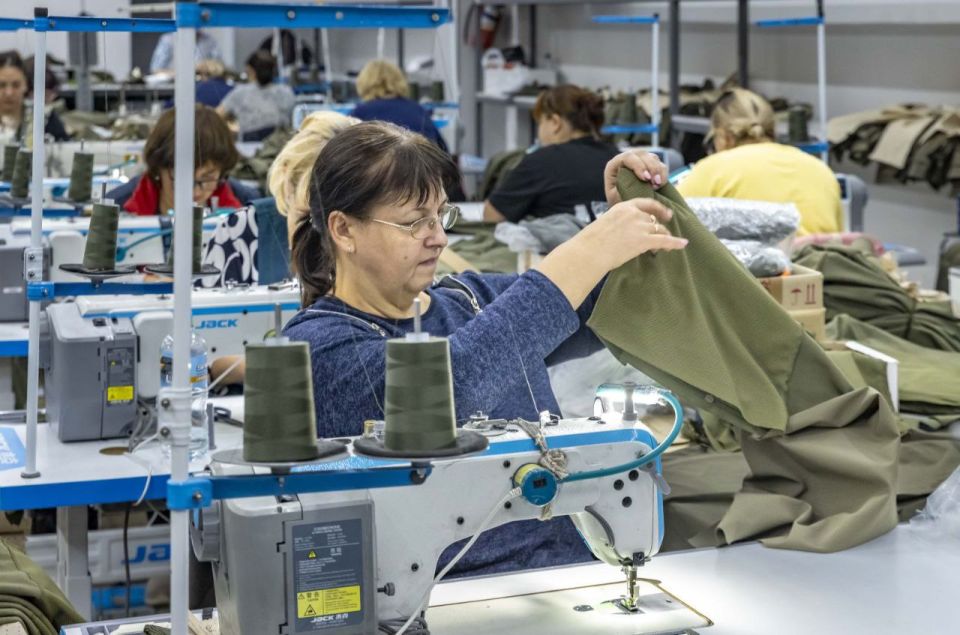 Не один год в Тирасполе работает швейное производство «Видикон»: высококачественные современные методы пошива на заказ рабочей и спецодежды, реализация тканей и фурнитуры Не один год в Тирасполе работает швейное производство «Видикон»: высококачественные современные методы пошива на заказ рабочей и спецодежды, реализация тканей и фурнитуры