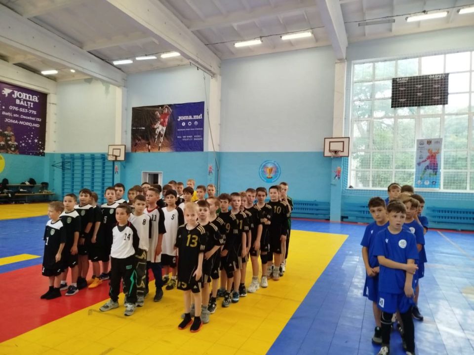 9-12 октября в Бельцах состоялся первый тур чемпионата РМ по гандболу среди команд юношей 2014-2015 г.р. В соревнованиях принимали участие команды городов Кишинева, Бельц, Дрокии, Фалешт, Каушан, Сынжерея и села Чобручи 9-12 октября в Бельцах состоялся первый тур чемпионата РМ по гандболу среди команд юношей 2014-2015 г.р. В соревнованиях принимали участие команды городов Кишинева, Бельц, Дрокии, Фалешт, Каушан, Сынжерея и села Чобручи