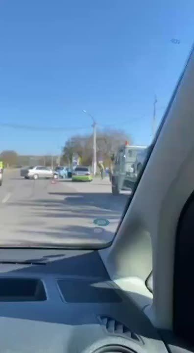 «Ниссан» столкнулся с «Жигули» у газовой заправки в Дубоссарах