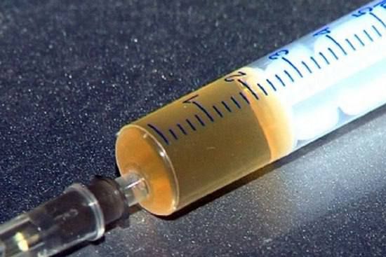 Жижу изъяла милиция. Шприц с жидкостью для заправки электронных сигарет милиционер изъял у восьмиклассницы из Бендер