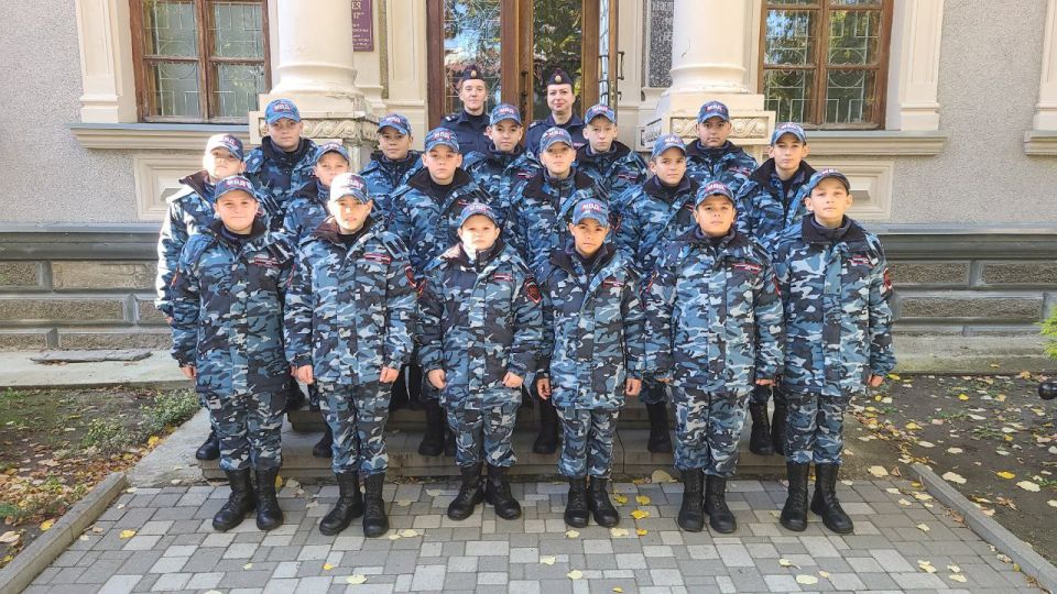 Воспитанники 5–6-х классов Республиканского кадетского корпуса им. Потёмкина-Таврического посетили Бендерский историко-краеведческий музей Воспитанники 5–6-х классов Республиканского кадетского корпуса им. Потёмкина-Таврического посетили Бендерский историко-краеведческий музей