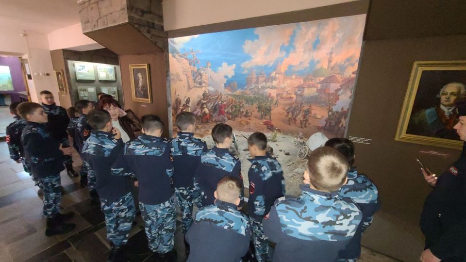 Воспитанники 5–6-х классов Республиканского кадетского корпуса им. Потёмкина-Таврического посетили Бендерский историко-краеведческий музей Воспитанники 5–6-х классов Республиканского кадетского корпуса им. Потёмкина-Таврического посетили Бендерский историко-краеведческий музей